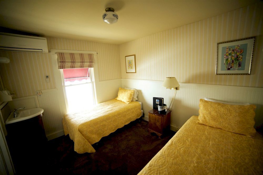 Hotel Charlotte Гроувланд Екстериор снимка