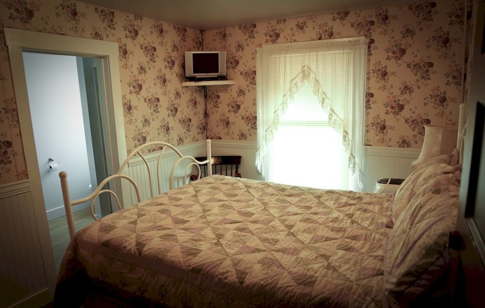 Hotel Charlotte Гроувланд Екстериор снимка