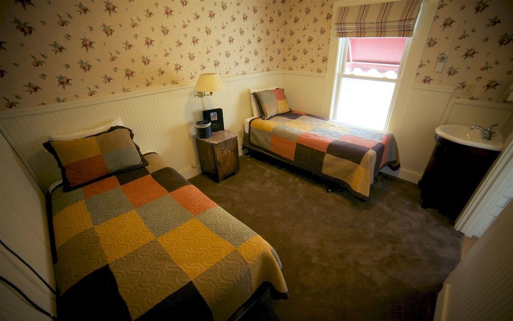 Hotel Charlotte Гроувланд Екстериор снимка