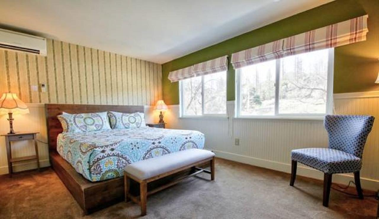 Hotel Charlotte Гроувланд Екстериор снимка