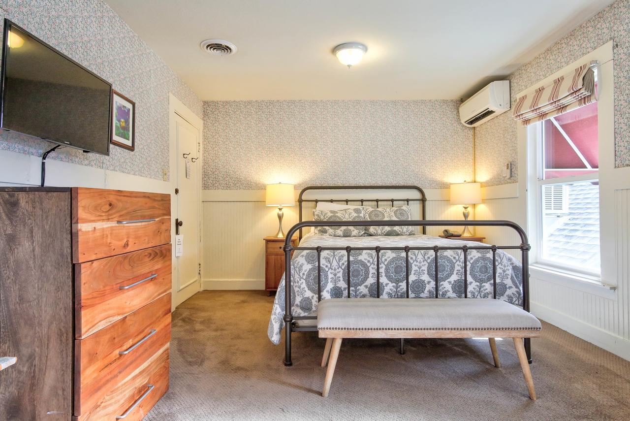 Hotel Charlotte Гроувланд Екстериор снимка