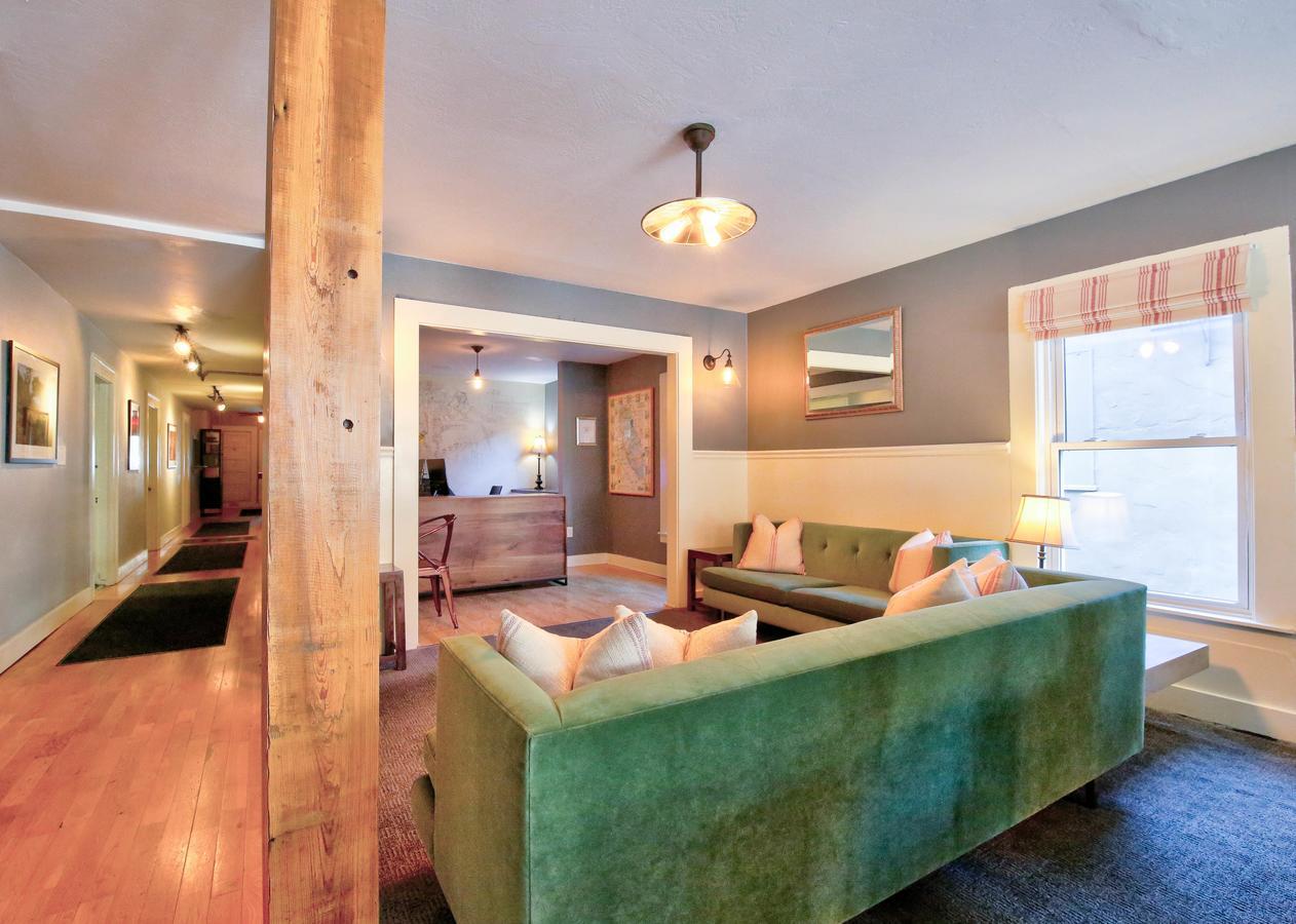 Hotel Charlotte Гроувланд Екстериор снимка
